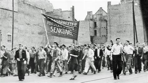  Der  Pangbangbean-Aufstand: Eine Geschichte von Widerstand gegen niederländische Herrschaft und der Rolle Yonathans