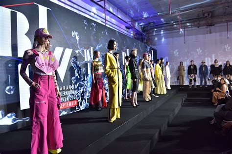 Der Bangkok International Fashion Week – Ein Kaleidoskop an Farben und Innovation,